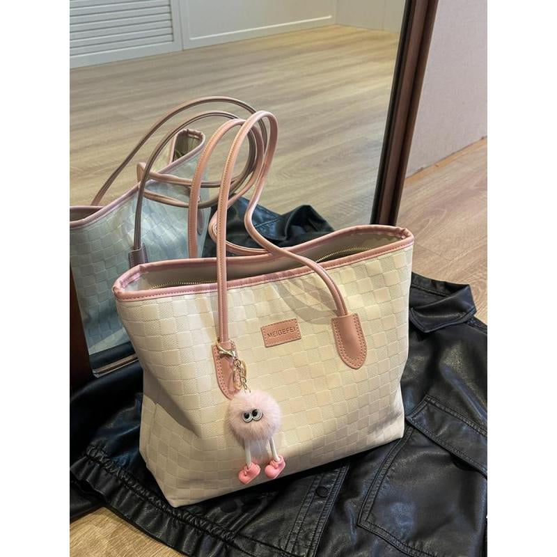 Fashion Plaid Pattern Handbag with Cute Pendant Large Capacity Shoulder Bag Suitable for Daily Use Casual Trendy Versatile High-Quality Daily Commute Bag